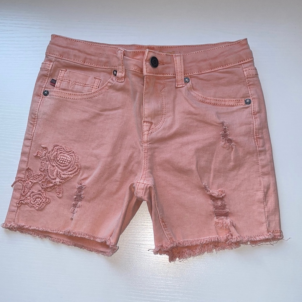 Vigoss exclusive Malibu mid-shorts in pink